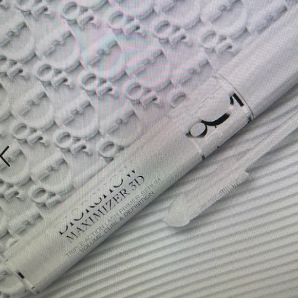 NIB DIORSHOW MAXIMIZER 3D TRIPLE ACTION PRIMER SERUM . 0.13fl oz - Picture 8 of 9